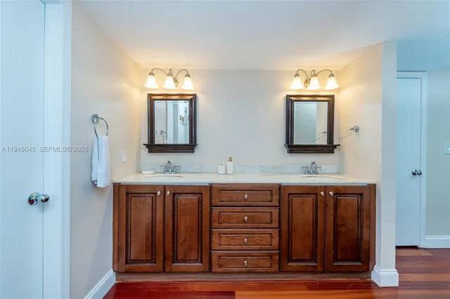 $5,500 | 199 Ocean Ln Drive, Unit 807, Key Biscayne, FL 33149