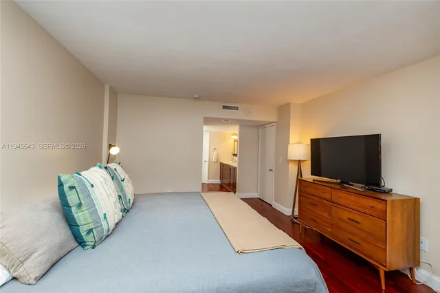 $5,500 | 199 Ocean Ln Drive, Unit 807, Key Biscayne, FL 33149