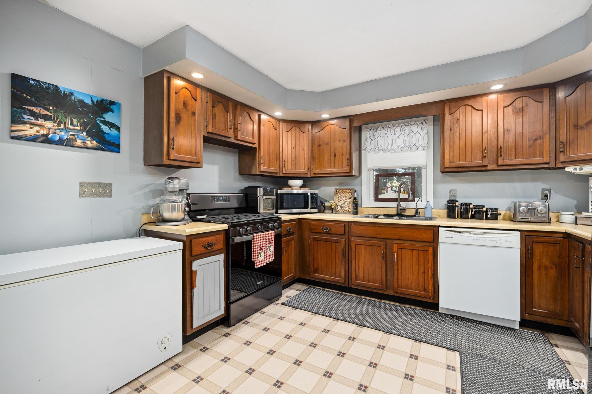 25909 Longview Road Hopedale, IL 61747 - Photo 11 of 36