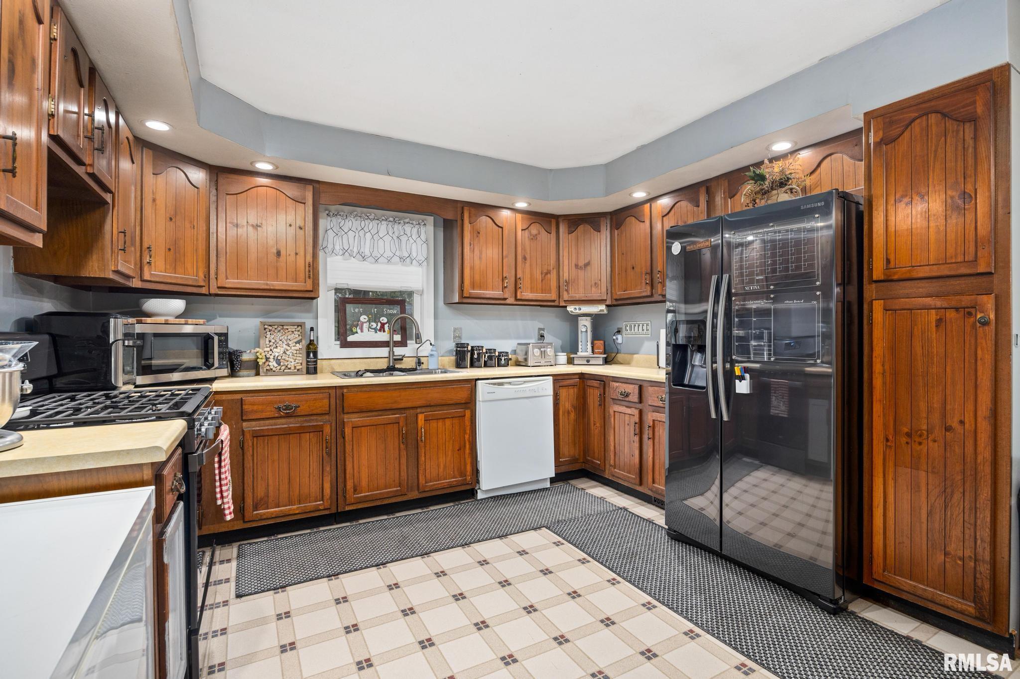 25909 Longview Road Hopedale, IL 61747 - Photo 13 of 36