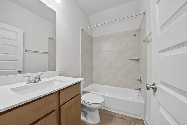 a view of empty room with window