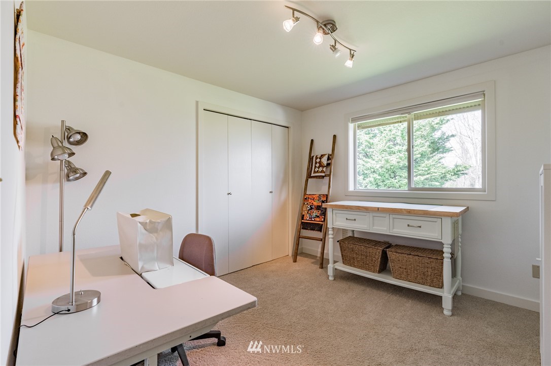 5434 Noon Road Bellingham, WA 98226 - Photo 21 of 40 a workspace with furniture and window