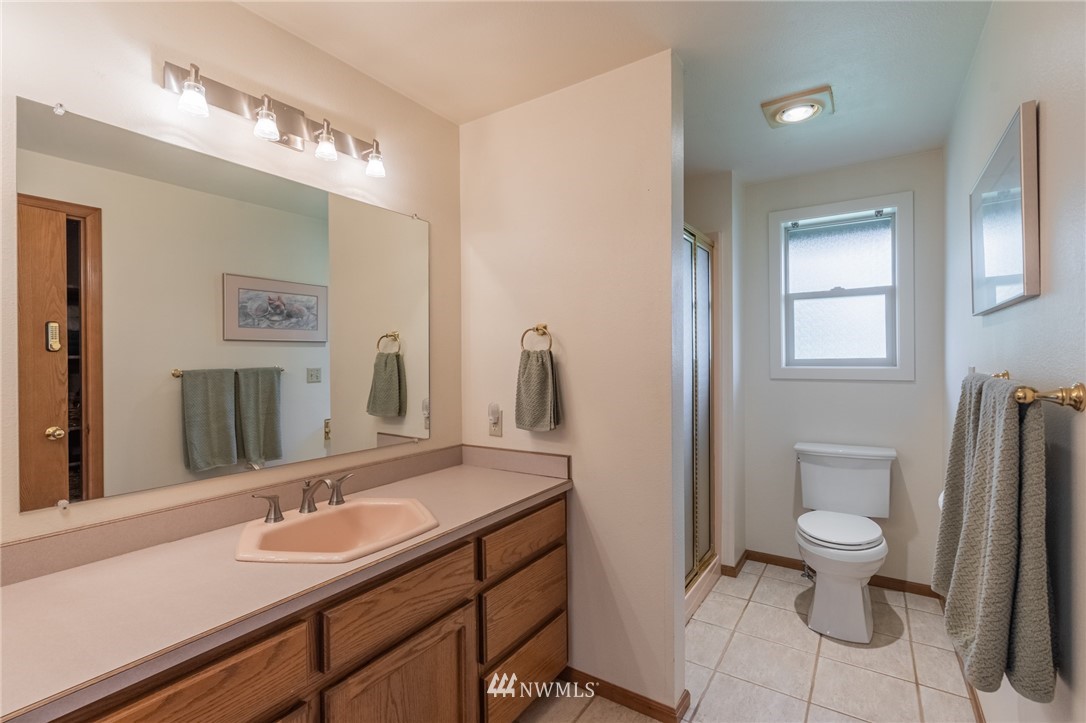 5434 Noon Road Bellingham, WA 98226 - Photo 29 of 40 a bathroom with a toilet sink and mirror