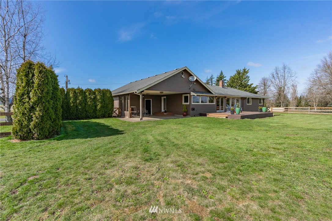 5434 Noon Road Bellingham, WA 98226 - Photo 9 of 40 a front view of a house with garden