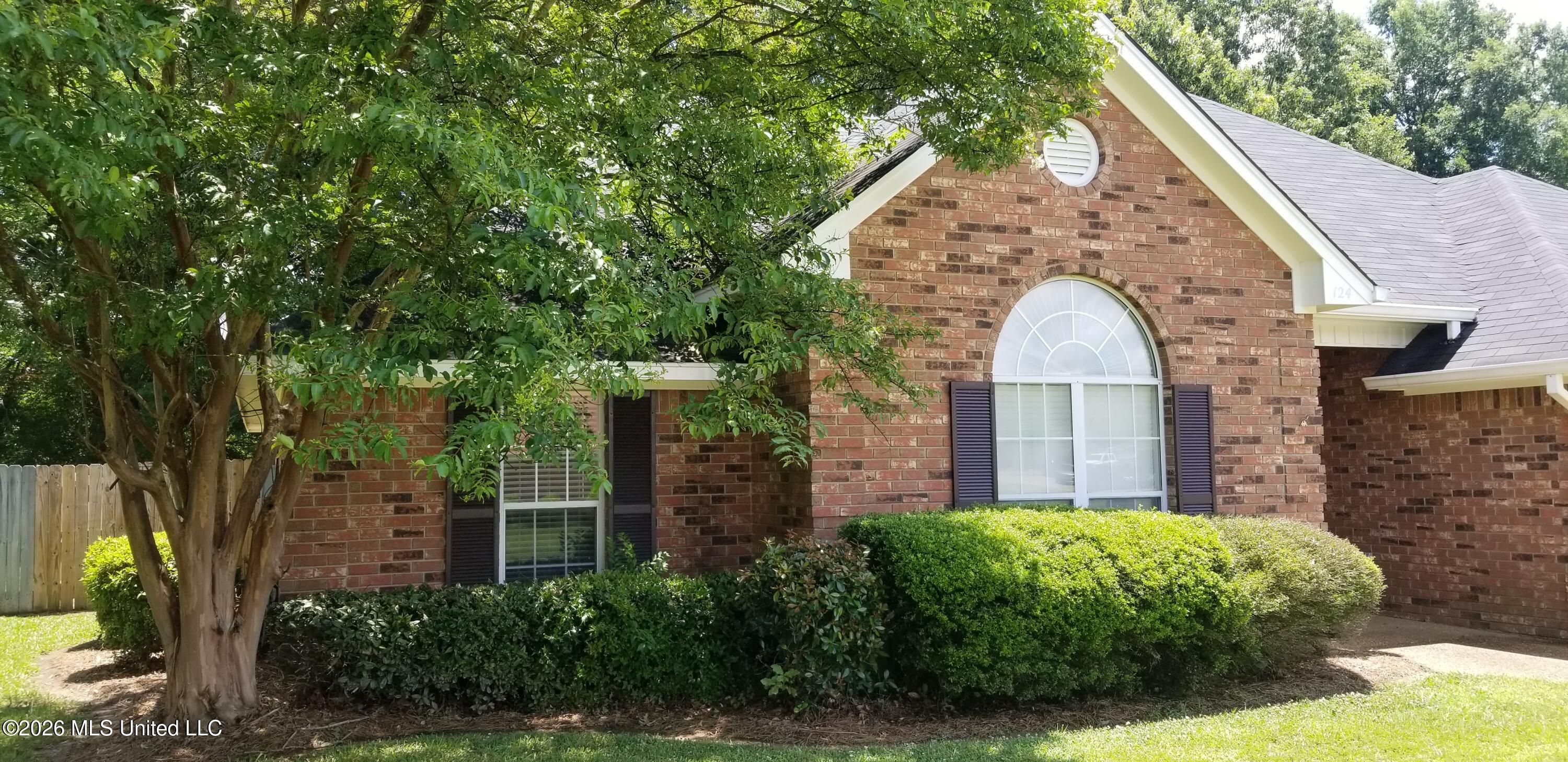 124 Hunters Row Madison, MS 39110 - Photo 2 of 41 20190607_122835