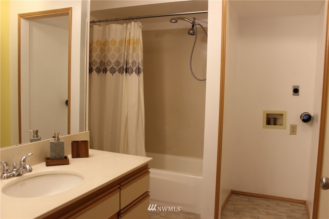 7411 210th Street Southwest, Unit 312 Edmonds, WA 98026 - Photo 11 of 17 Gallery Image 11