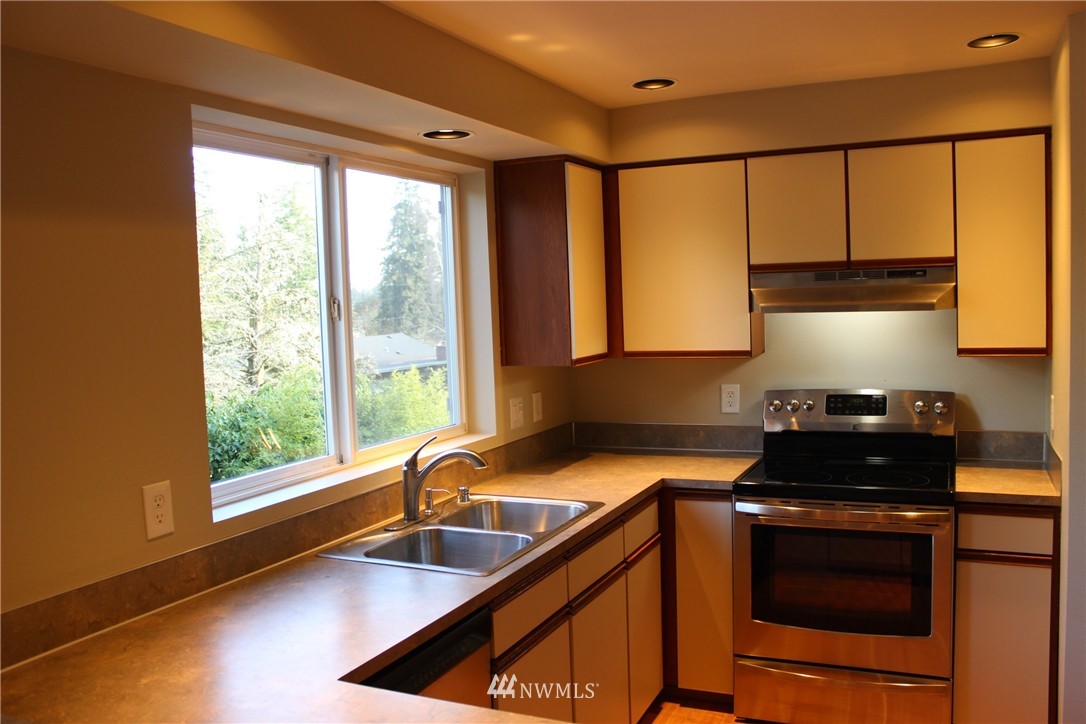 7411 210th Street Southwest, Unit 312 Edmonds, WA 98026 - Photo 5 of 17 Gallery Image 5