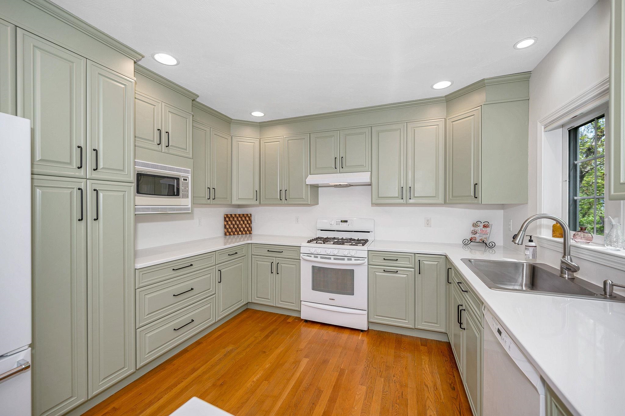 5 Holden Road Nashua, NH 03063 - Photo 15 of 46 Gallery Image 15