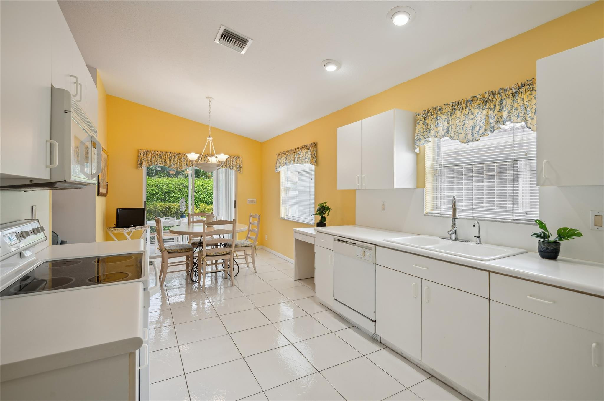 12254 Prairie Dunes Road Boynton Beach, FL 33437 - Photo 13 of 19 Open Kitchen