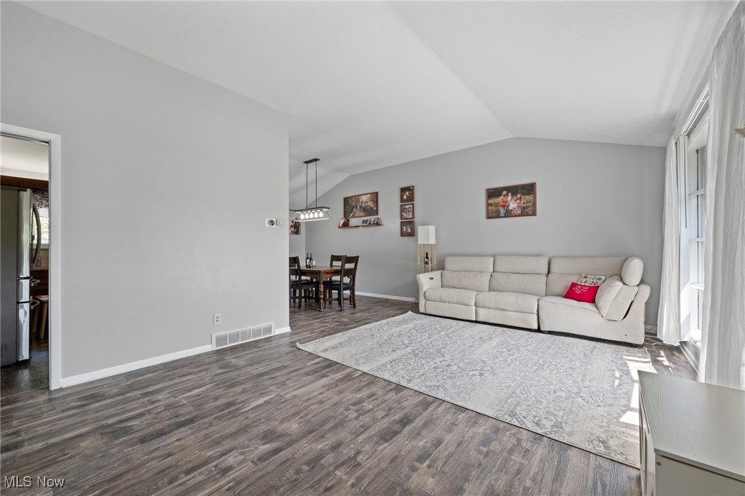 21104 Mastick Road Cleveland, OH 44126 - Photo 8 of 33