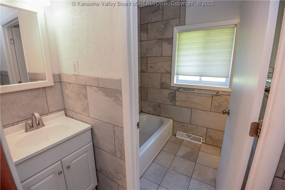 1526 Autumn Road Charleston, WV 25314 - Photo 27 of 50 Gallery Image 27