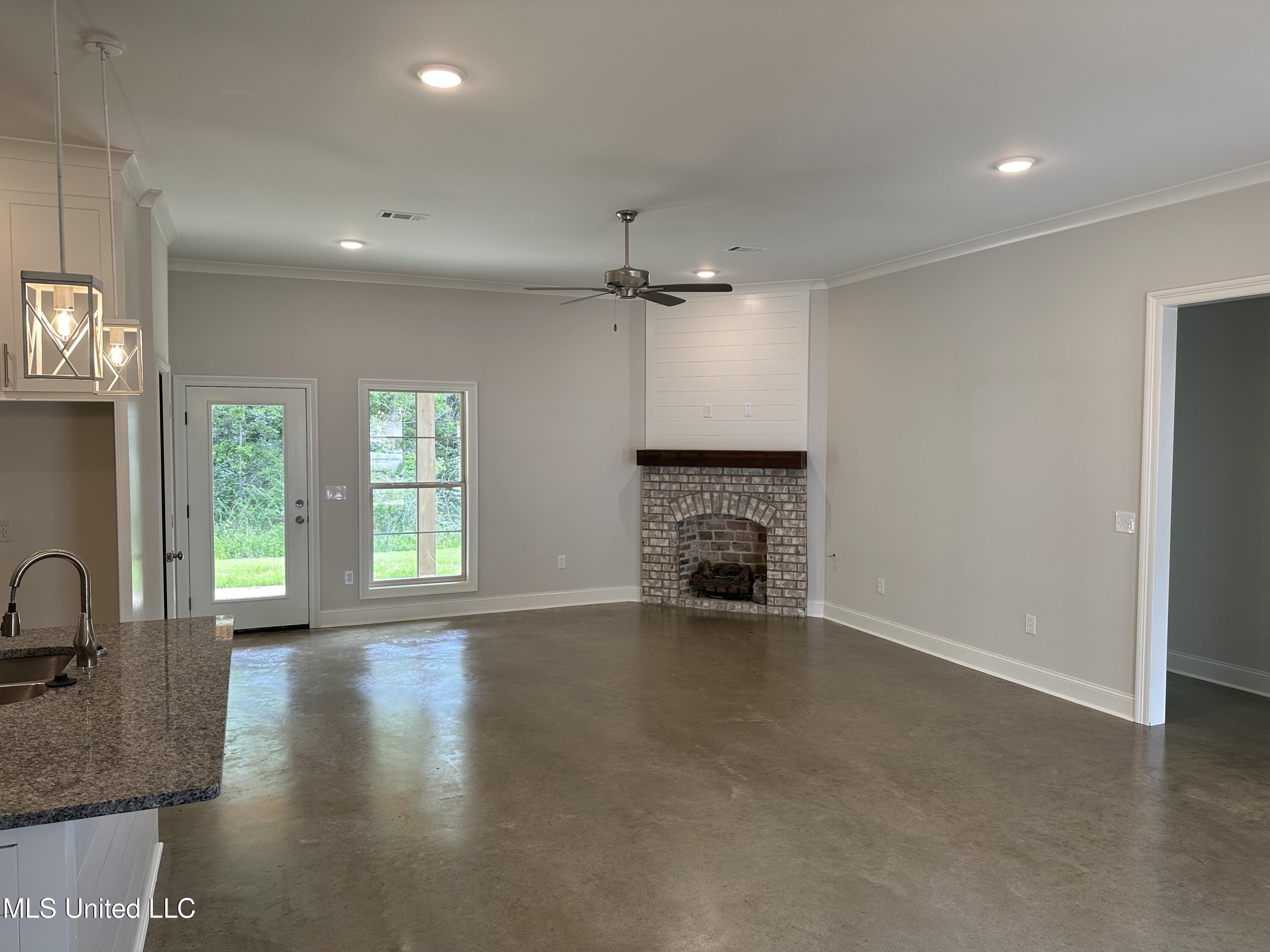 967 Riverside Lane Pearl, MS 39208 - Photo 3 of 12 IMG_1127