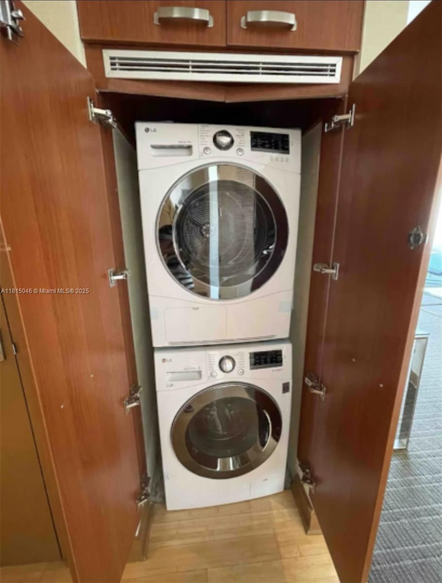 1395 Brickell Avenue, Unit 2814 Miami, FL 33131 - Photo 11 of 17 a utility room with dryer and washer