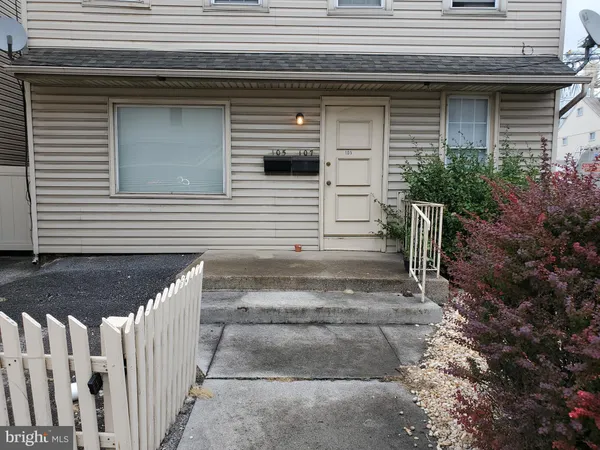 $1,200 | 105 South Railroad Avenue, New Holland, PA 17557