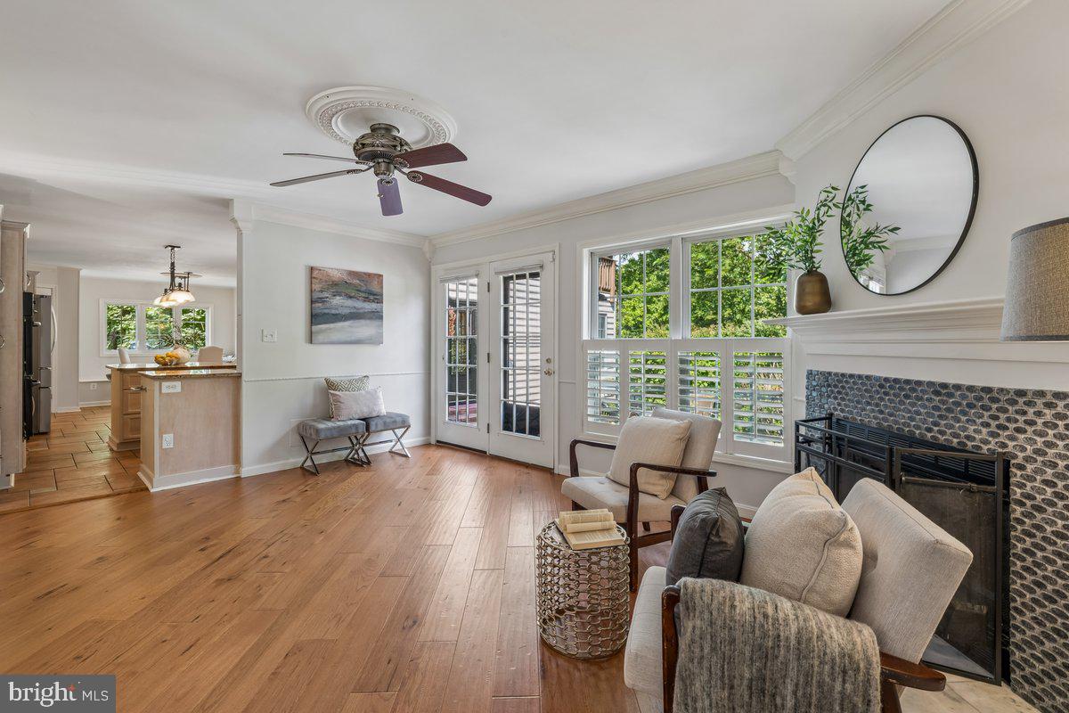 11201 Midvale Road Kensington, MD 20895 - Photo 11 of 44 Living room with door to patio and open to ktchen.