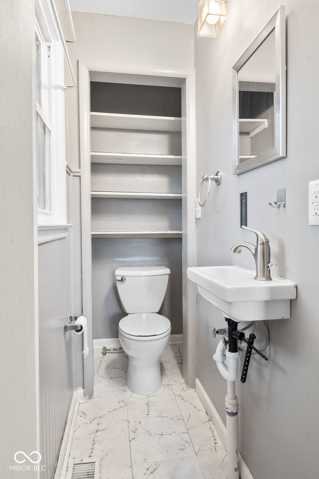 373 West County Line Road Greenwood, IN 46142 - Photo 17 of 25 Gallery Image 17