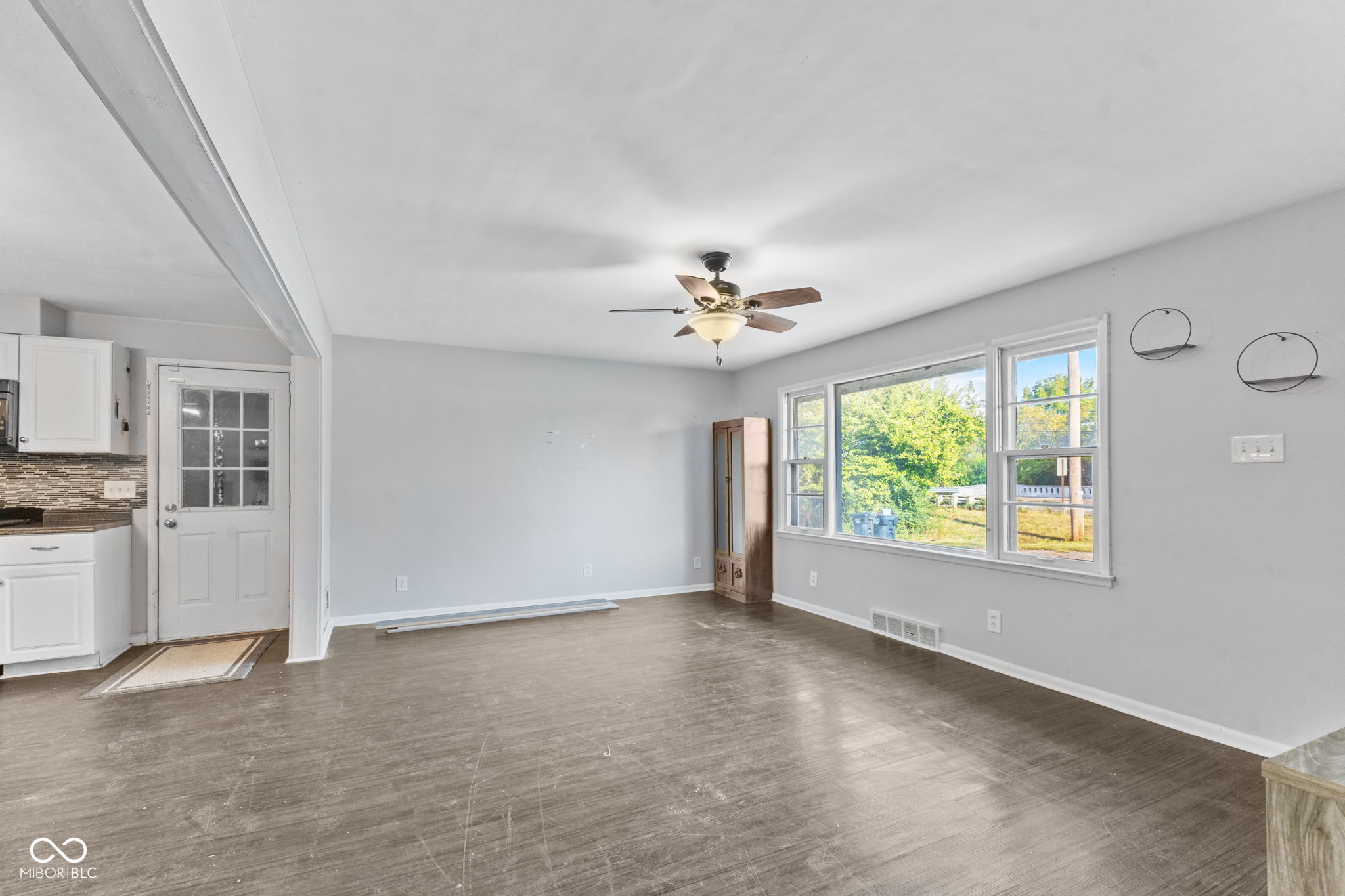 373 West County Line Road Greenwood, IN 46142 - Photo 4 of 25 Gallery Image 4