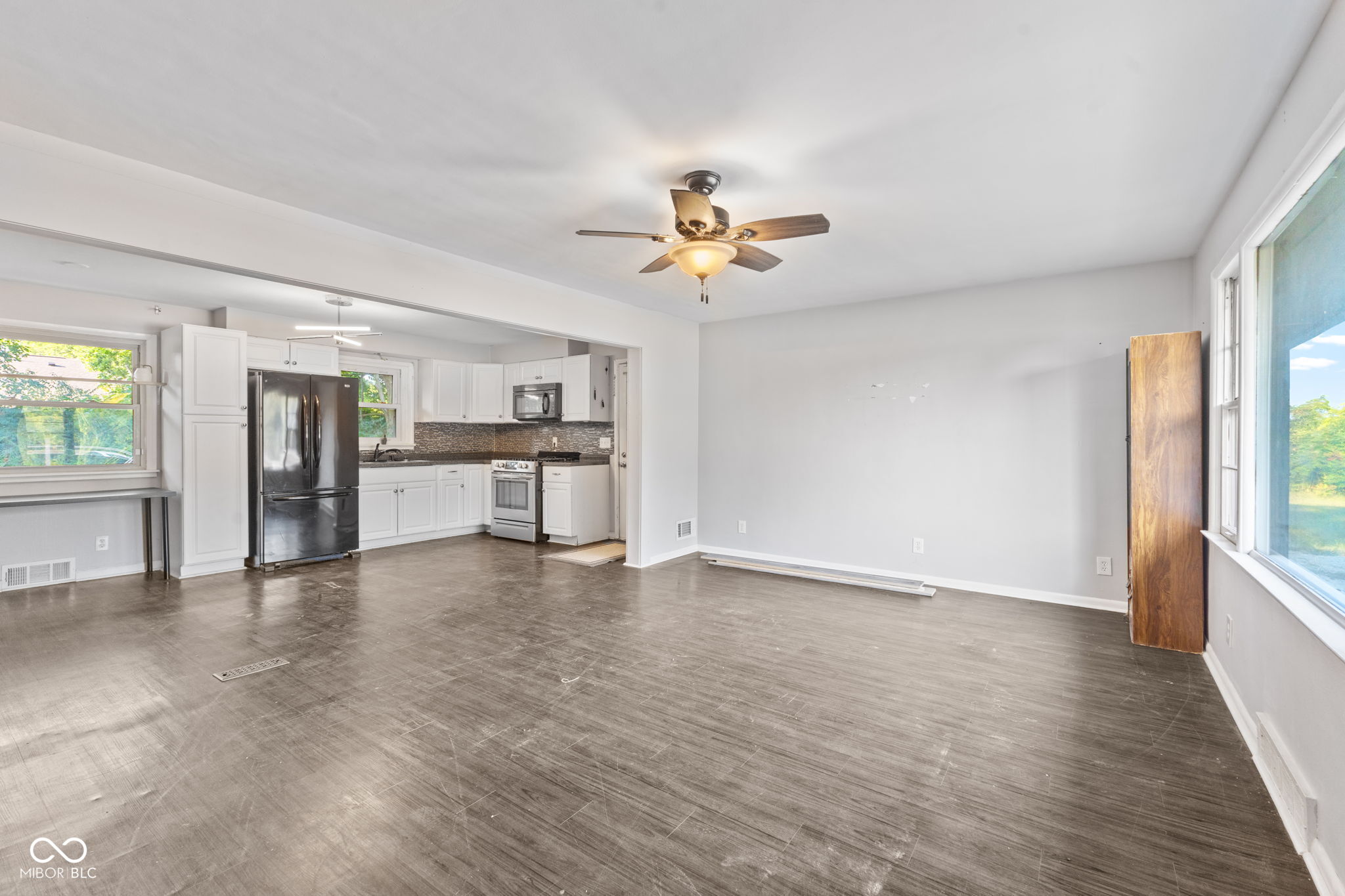 373 West County Line Road Greenwood, IN 46142 - Photo 7 of 25 Gallery Image 7