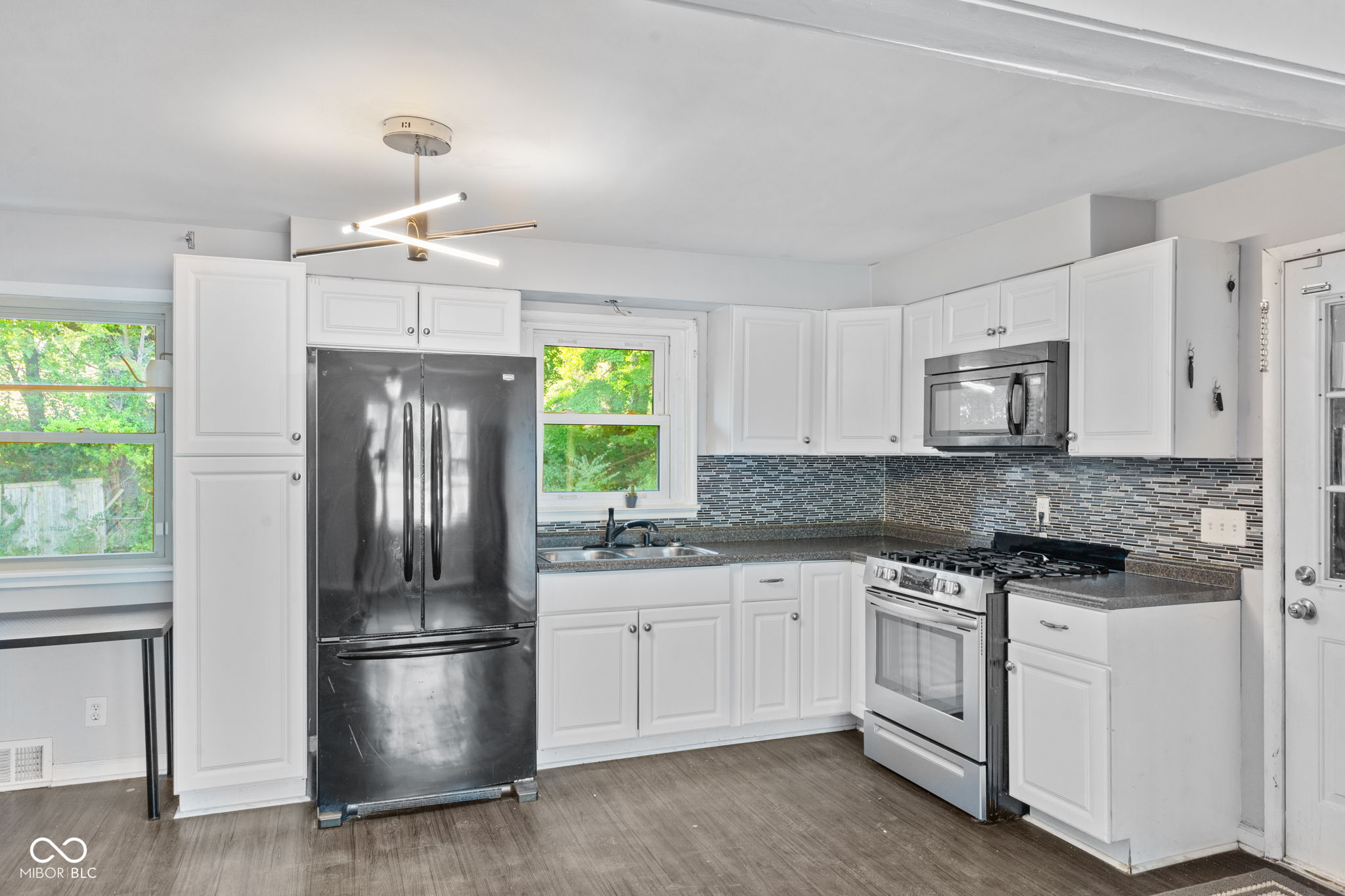 373 West County Line Road Greenwood, IN 46142 - Photo 8 of 25 Gallery Image 8
