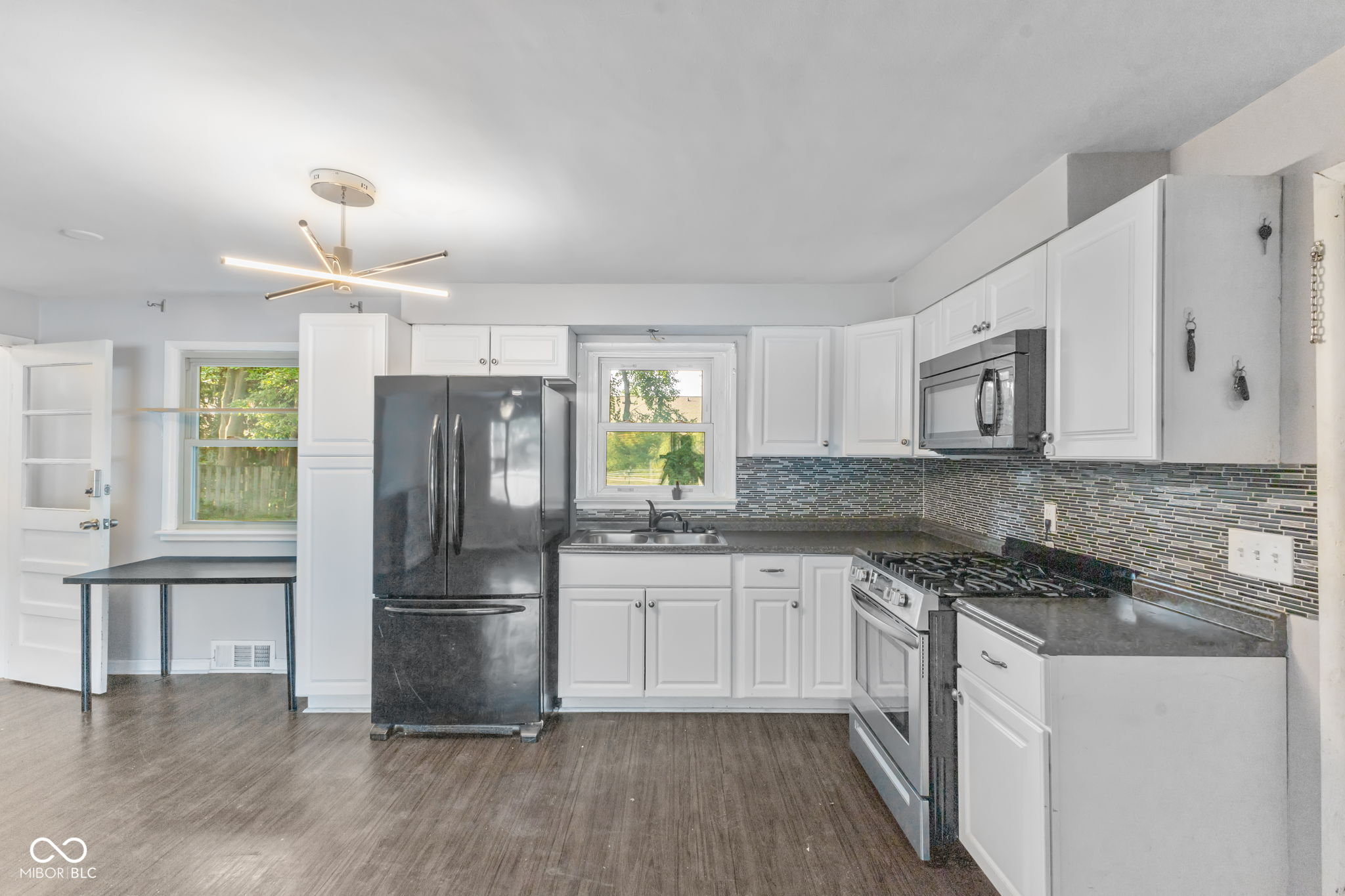 373 West County Line Road Greenwood, IN 46142 - Photo 9 of 25 Gallery Image 9