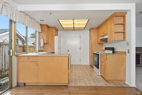 $645,000 | 220 Cedar Circle, Healdsburg, CA 95448