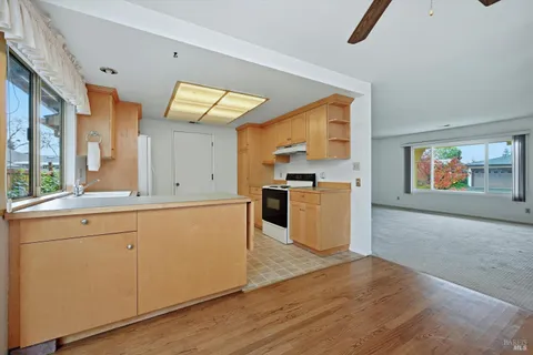 $645,000 | 220 Cedar Circle, Healdsburg, CA 95448