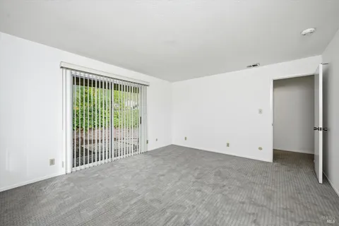 $645,000 | 220 Cedar Circle, Healdsburg, CA 95448