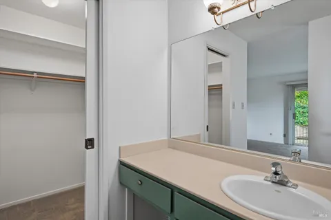 $645,000 | 220 Cedar Circle, Healdsburg, CA 95448