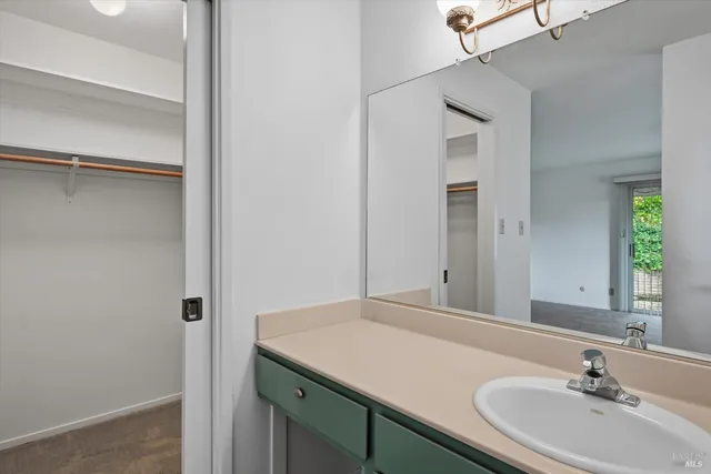 $645,000 | 220 Cedar Circle, Healdsburg, CA 95448