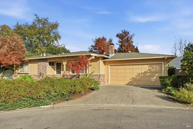 $645,000 | 220 Cedar Circle, Healdsburg, CA 95448