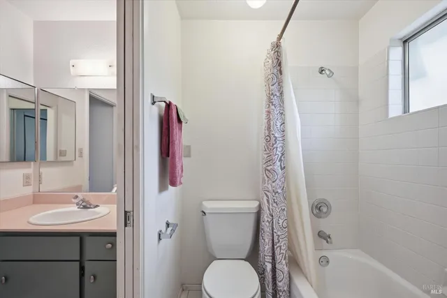 $645,000 | 220 Cedar Circle, Healdsburg, CA 95448