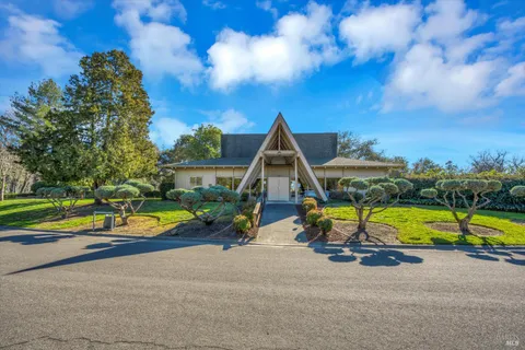 $645,000 | 220 Cedar Circle, Healdsburg, CA 95448