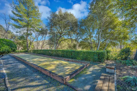 $645,000 | 220 Cedar Circle, Healdsburg, CA 95448