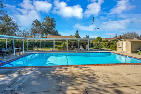$645,000 | 220 Cedar Circle, Healdsburg, CA 95448