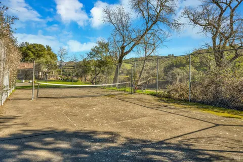 $645,000 | 220 Cedar Circle, Healdsburg, CA 95448