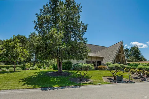 $645,000 | 220 Cedar Circle, Healdsburg, CA 95448