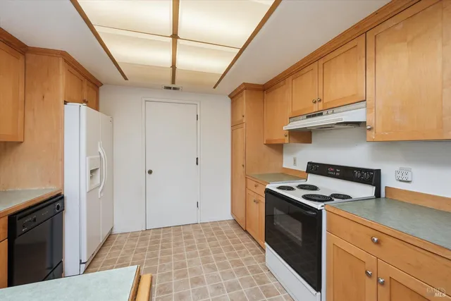 $645,000 | 220 Cedar Circle, Healdsburg, CA 95448