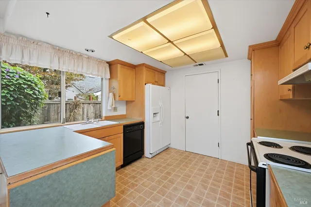 $645,000 | 220 Cedar Circle, Healdsburg, CA 95448