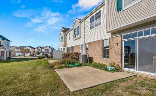 $2,550 | 1116 Heron Circle, Joliet, IL 60431