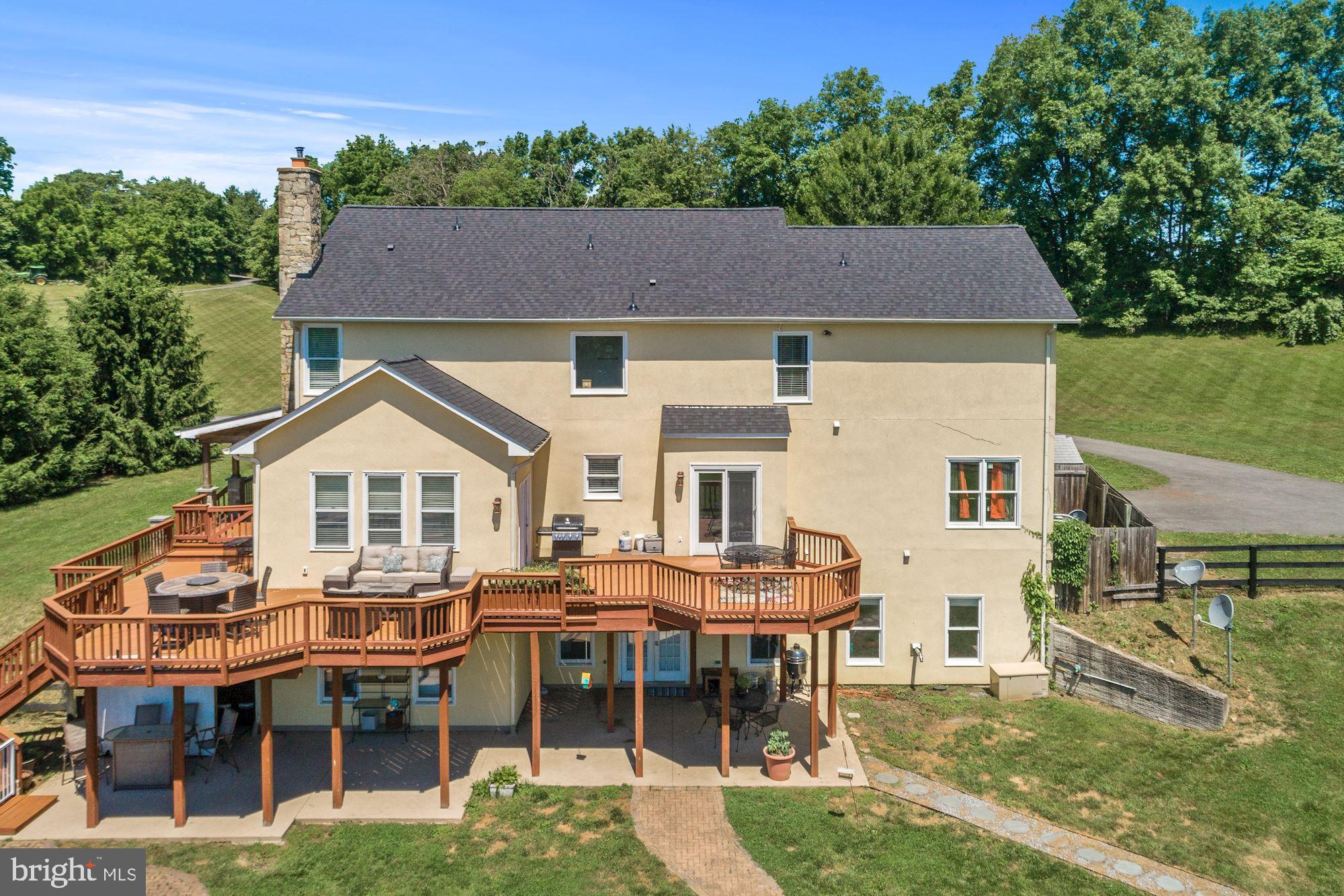 20634 St Louis Road Purcellville, VA 20132 - Photo 39 of 56 Generous deck with access from kitchen