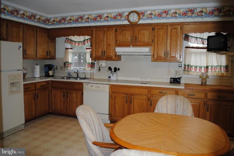 22532 Indian Point Road Bozman, MD 21612 - Photo 18 of 27 Kitchen