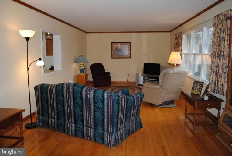22532 Indian Point Road Bozman, MD 21612 - Photo 8 of 27 Living Room