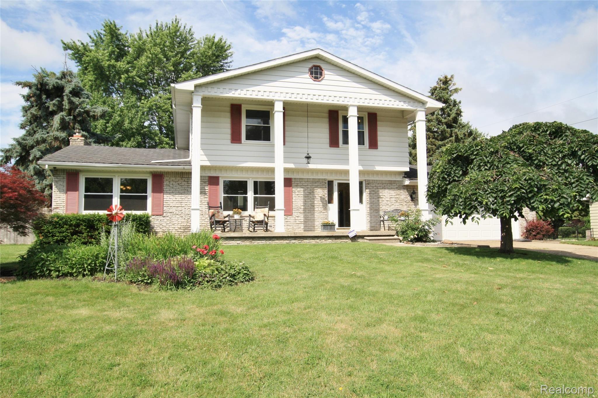 3166 Red Barn Road Flint, MI 48507 - Photo 2 of 34 RedBarn 003.JPG