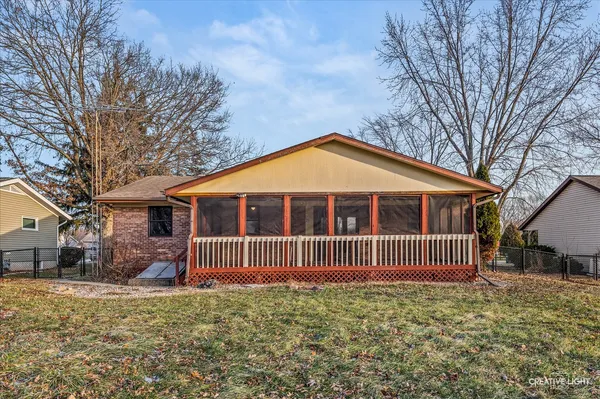 $389,900 | 1652 Hilda Drive, Lake Holiday, IL 60548