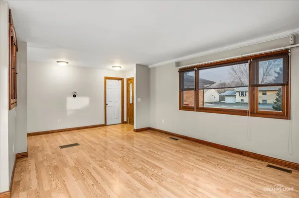 $389,900 | 1652 Hilda Drive, Lake Holiday, IL 60548