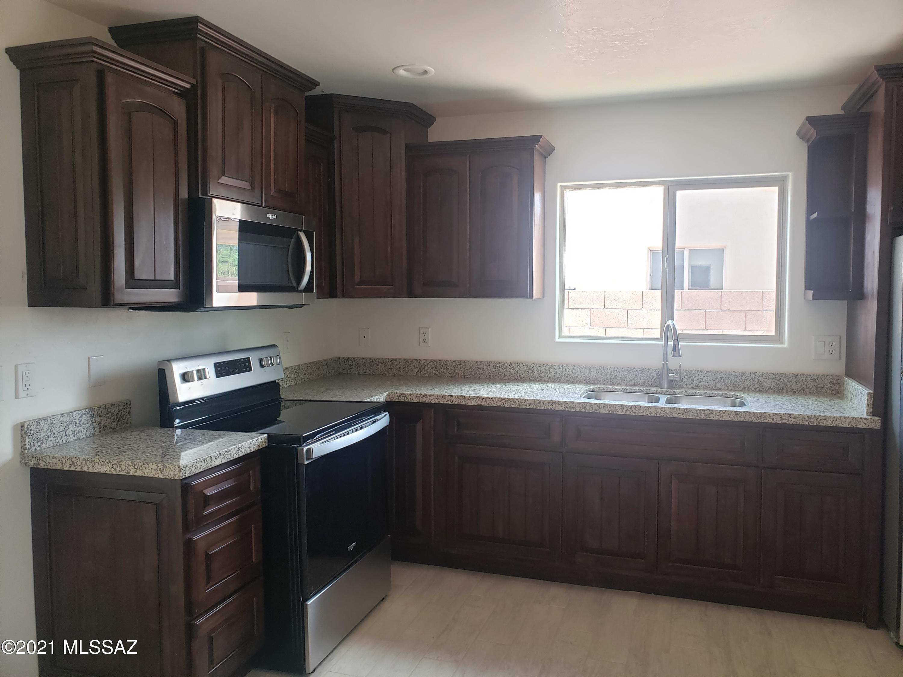 1173 Yesal Court, Unit 71 Rio Rico, AZ 85648 - Photo 3 of 15