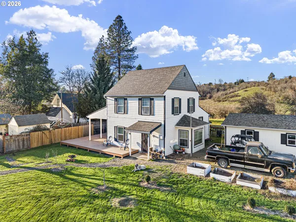 $379,900 | 777 Oak Street, Oakland, OR 97462