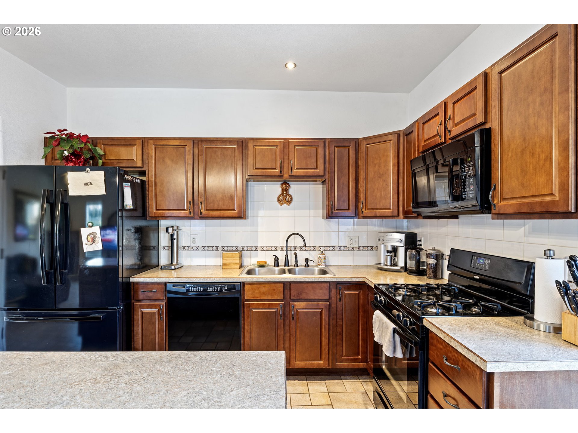 777 Oak Street Oakland, OR 97462 - Photo 20 of 45 a kitchen with stainless steel appliances a sink stove and microwave