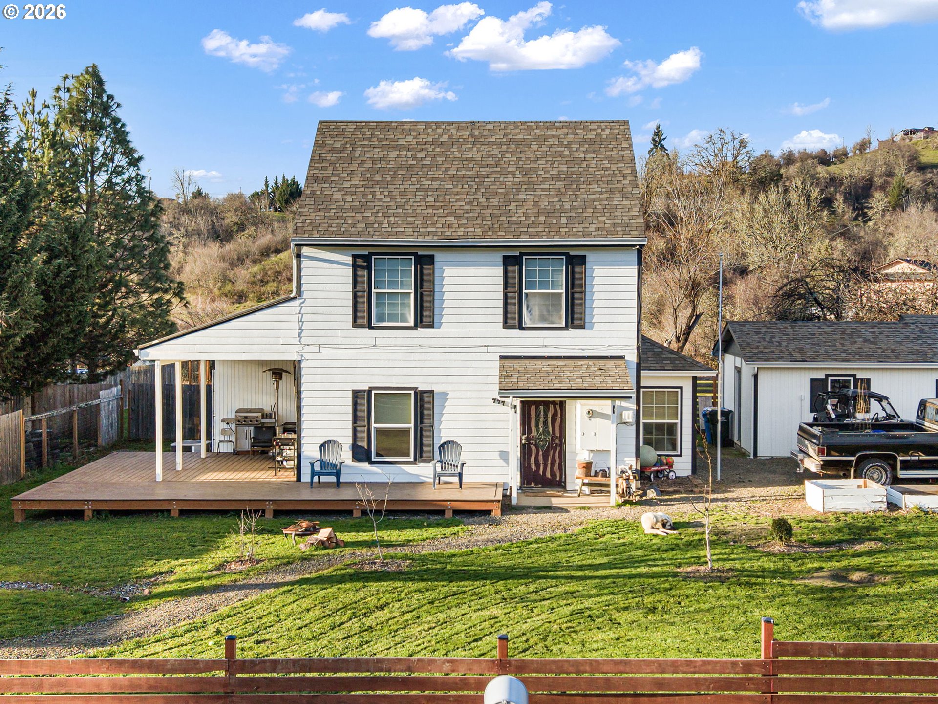 777 Oak Street Oakland, OR 97462 - Photo 2 of 45 a front view of a house with a yard