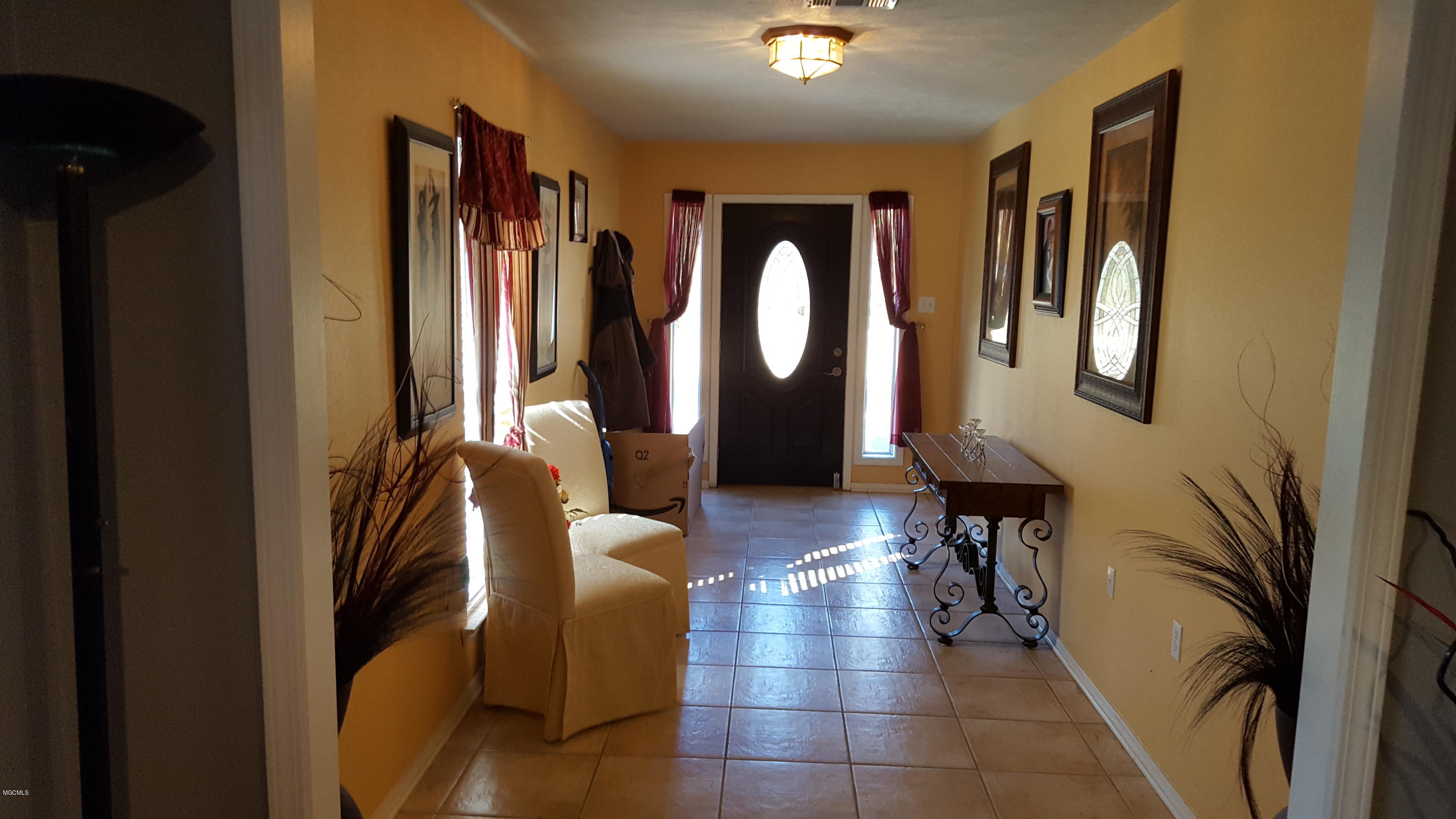 672 Liberty Road Picayune, MS 39466 - Photo 2 of 21 Foyer